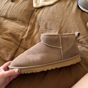UGG d00p Classic Tan Suede Boots